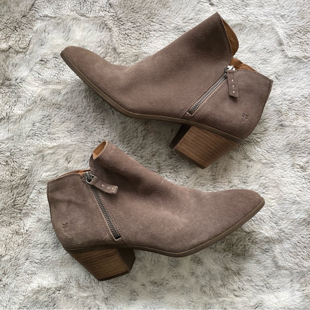 FRYE Judith Double Zip Suede Booties Wooden Block Heel Sz 9